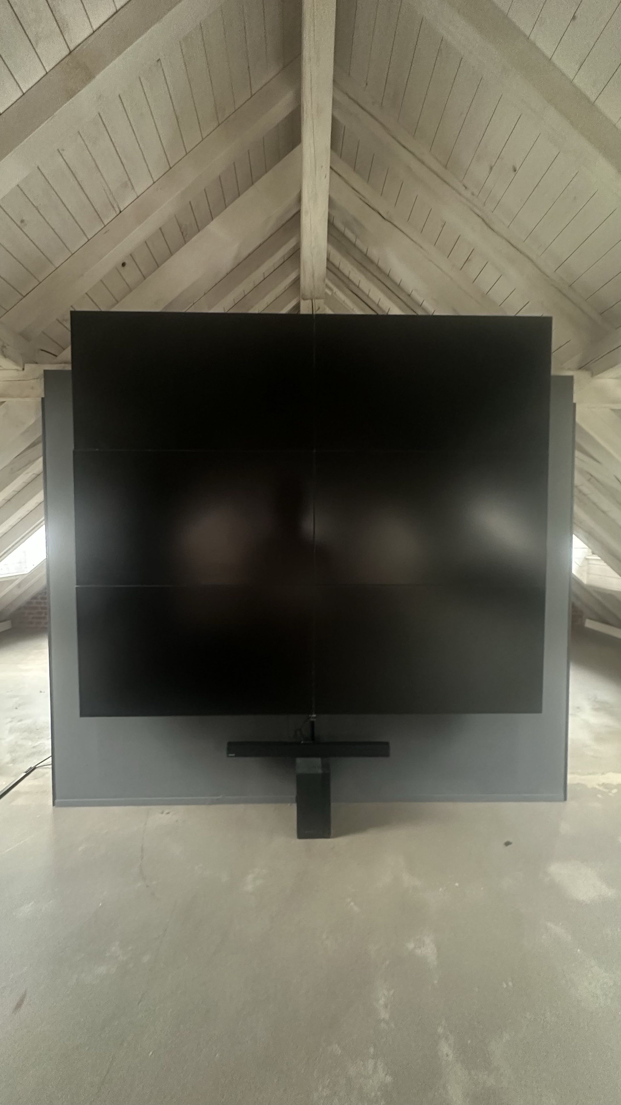Große Video-Wall im Vortragsraum